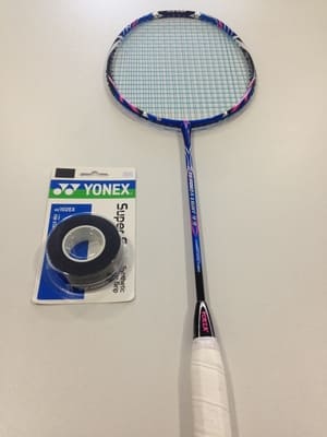Tout savoir sur le grip et surgrip au badminton - Badminton Univers
